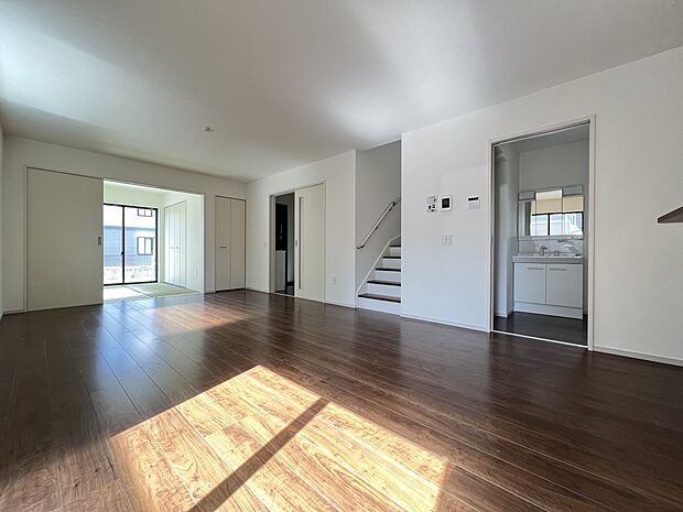 【リビング】18.6帖　リビングイン階段を採用したコミュニケーションも自然と広がる間取り（3号棟）