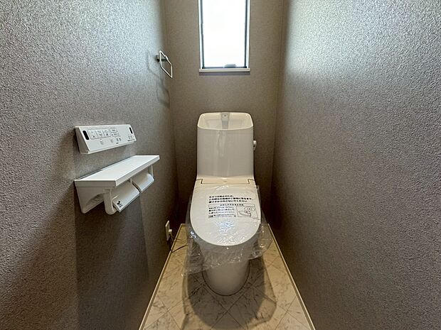 【トイレ】トイレは各階にご用意。ウォシュレット機能付き(9号地)