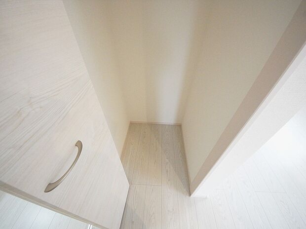 【その他内観】玄関ホール　収納スペース(1号棟同仕様)