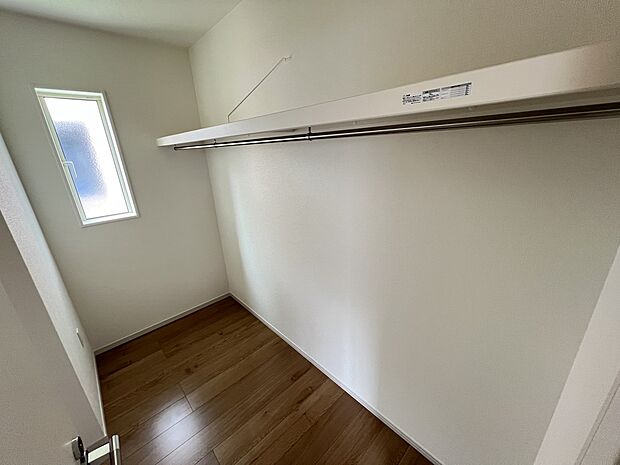 【収納】脱衣所の横には便利なファミリークロークを設置しました