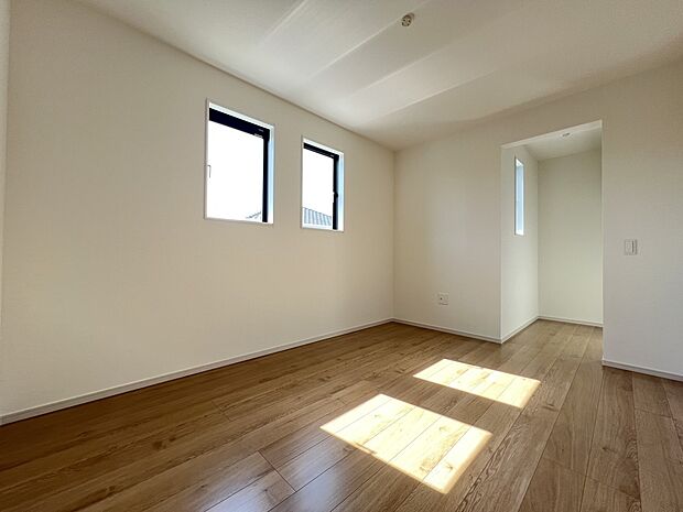 【洋室】洋室6帖　2階の居室は全室6帖以上　どのお部屋も明るくゆとりがあります