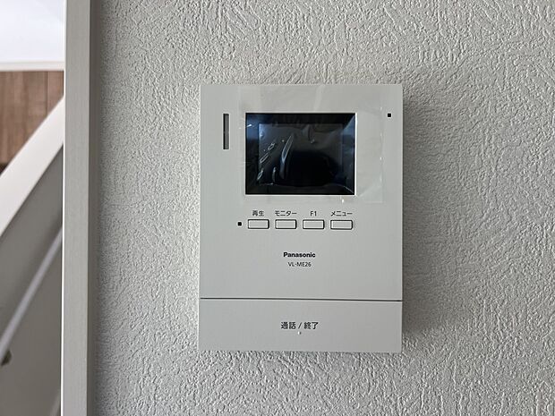【防犯設備】TVモニター付きインターホン　手放し通話ができ送話表示灯で送話・受話状態が確認できます