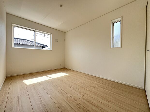 【洋室】洋室6帖　お子さまのお部屋としてもお使いいただけます