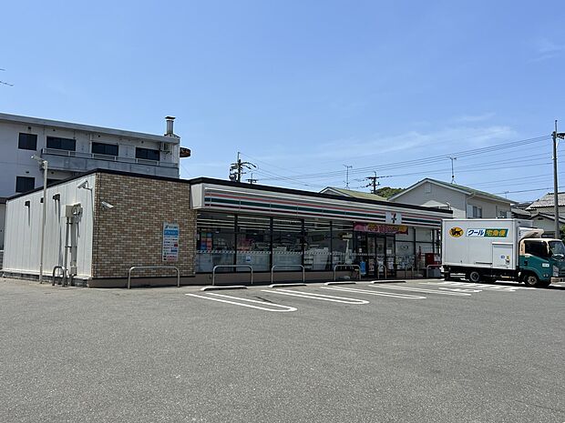 セブン-イレブン 那珂川片縄西４丁目店（約618m・徒歩8分）