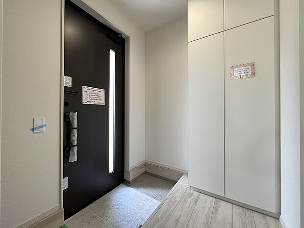 【玄関】シューズボックス付きの玄関