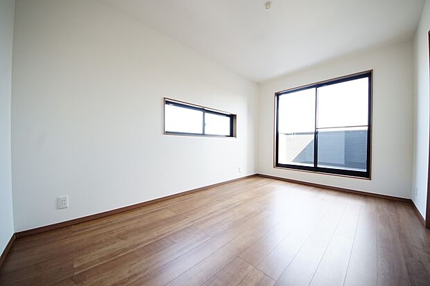 【同仕様写真(その他内観)】洋室4.5帖 バルコニーに面した南向き2面採光仕様のお部屋です(同仕様)