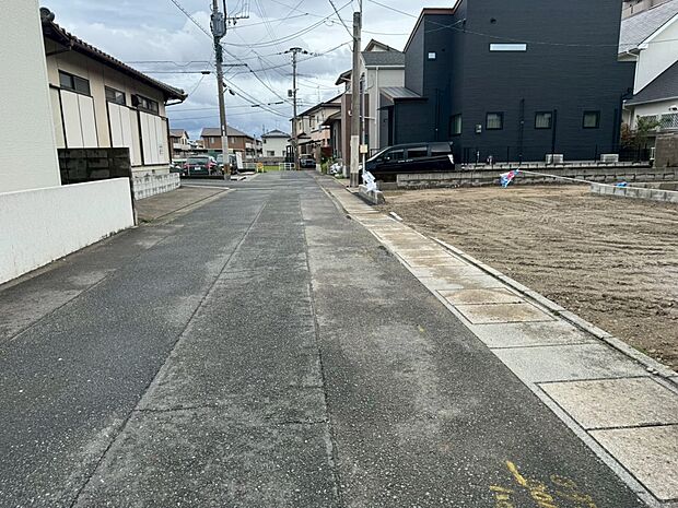 【前面道路含む現地写真】前面道路:北側5.2m公道
