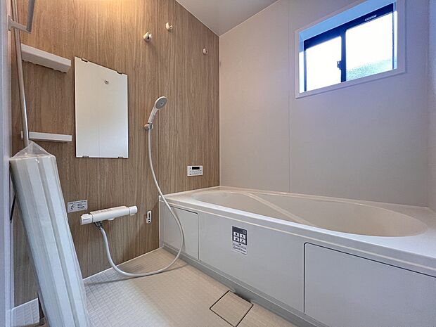 【同仕様写真(浴室)】オートバスシステム・浴室暖房換気乾燥機を搭載した1坪タイプの浴室(2号棟同仕様)