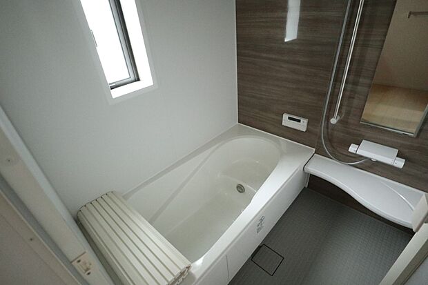 【同仕様写真(浴室)】オートバスシステム・浴室暖房換気乾燥機を搭載した1坪タイプの浴室(同仕様)