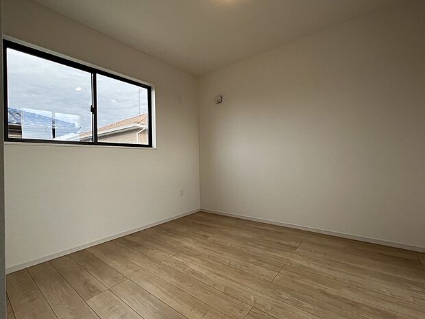 【同仕様写真(その他内観)】洋室6.5帖 1階に位置するお部屋です(1号棟同仕様)