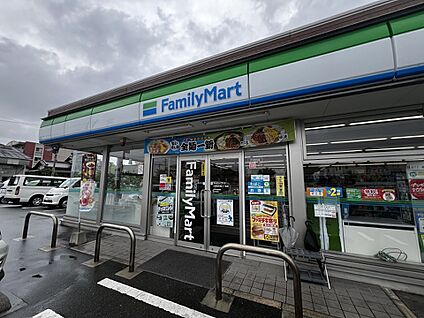 ファミリーマート 大野城仲畑三丁目店 300m(4分)