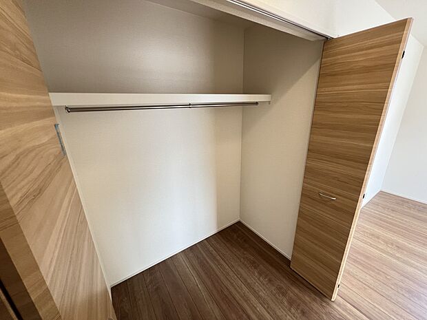 【同仕様写真(その他内観)】クローゼット収納(同仕様)