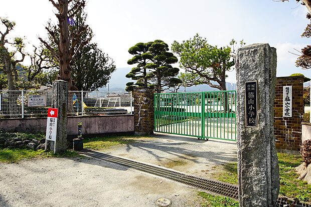 福岡市立脇山小学校(約1,300m・徒歩17分)