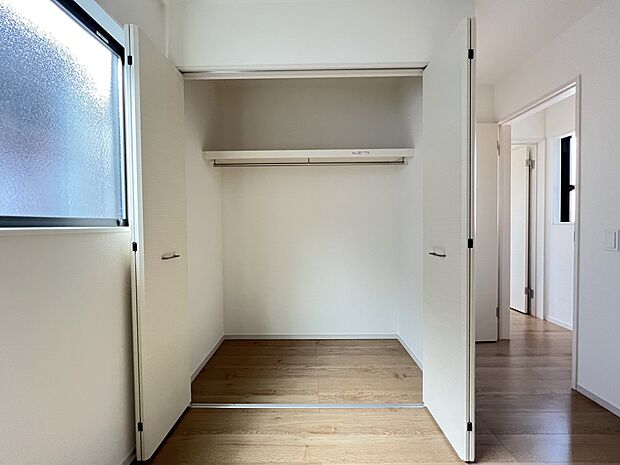 【同仕様写真(その他内観)】クローゼット収納(同仕様)
