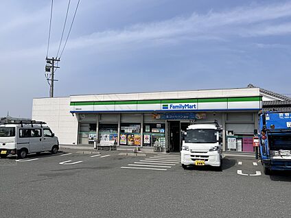 ファミリーマート 須恵佐谷店 800m(10分)