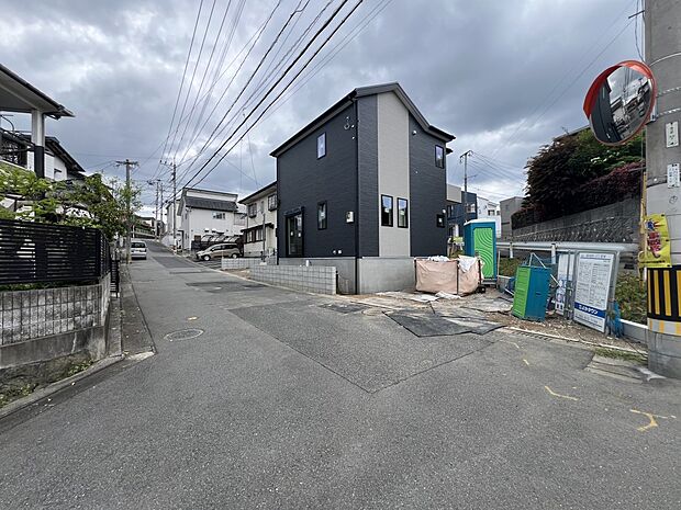 【前面道路含む現地写真】前面道路：東側5.6ｍ公道