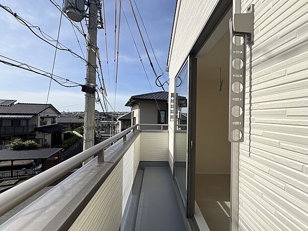 【バルコニー】洋室8.7帖からアクセス可能なバルコニー（1号棟）