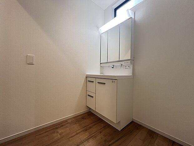 【洗面台・洗面所】三面鏡仕様の洗面化粧台