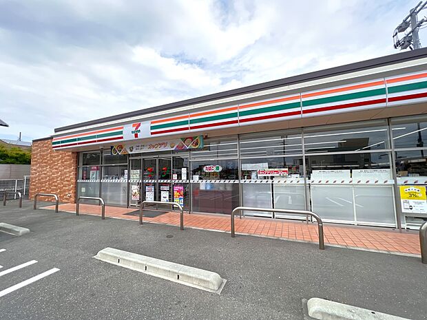セブン-イレブン 新宮東下府店(約330m・徒歩5分)