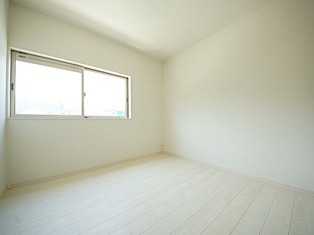 【同仕様写真(その他内観)】洋室5.3帖 お子さまのお部屋としてもお使いいただけます(3号棟同仕様)