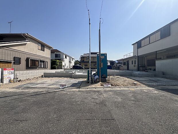 【現地外観写真】全2棟現地 左:2号棟 右:1号棟