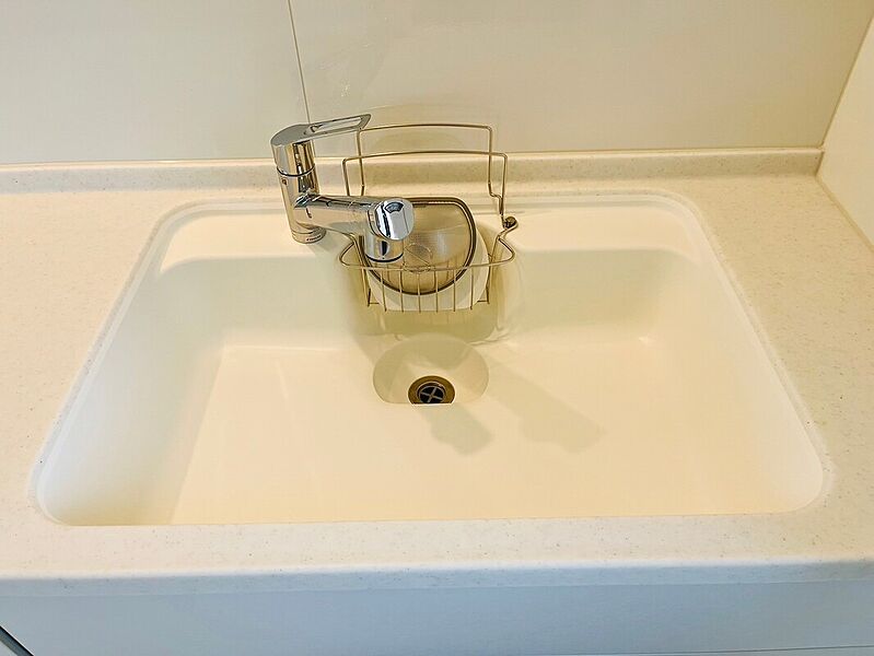 「浄水器」　水栓にシャワーホースと浄水器を内蔵しています。