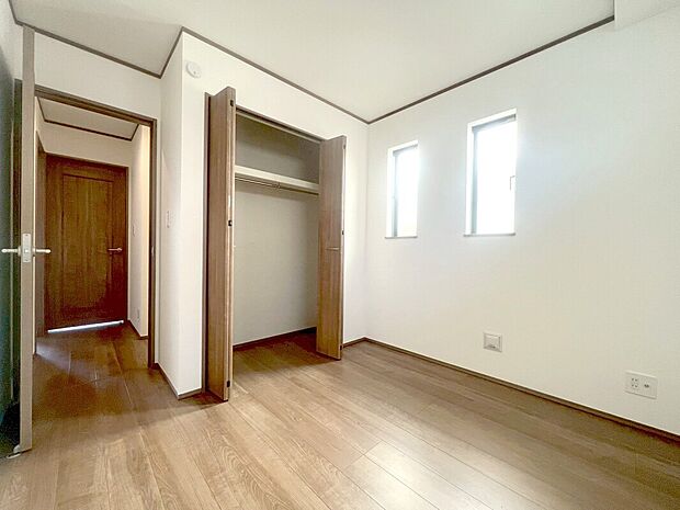 1号棟～2階は4部屋からなるご家族のプライベートスペース。お子さまの初めてのお部屋も作れそうです。もちろん全居室収納スペースあり。