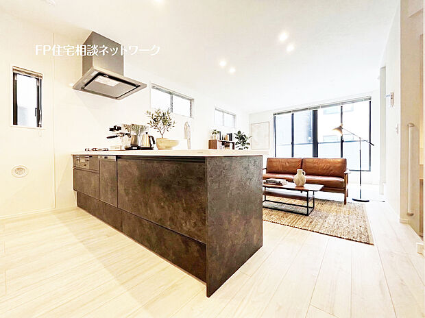 本画像はAIがCGで家具作成しており、実際の現地に家具は設置されておりません。また、販売価格に家具等は含まれておりません。