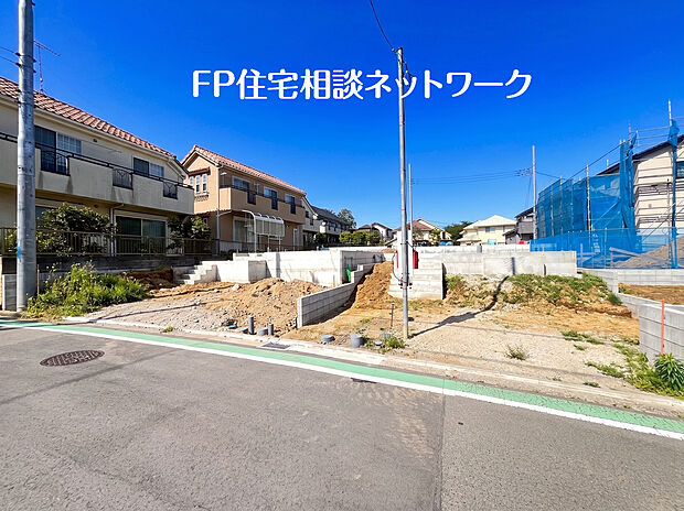 洗練された街並みと利便性でファミリー層に人気の「たまプラーザ」駅利用。制振装置「SAFE365」採用、耐震等級3、断熱等級5取得の安心住まい、全10棟が誕生します。