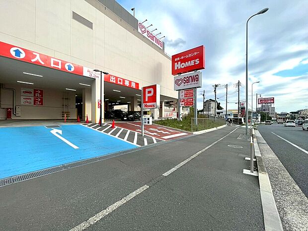 島忠 ホームズ横浜鶴見店まで800m。3階にはスーパーの三和があり便利な複合商業施設。日用品や食料品が一度に調達でき、週末のまとめ買いにも○