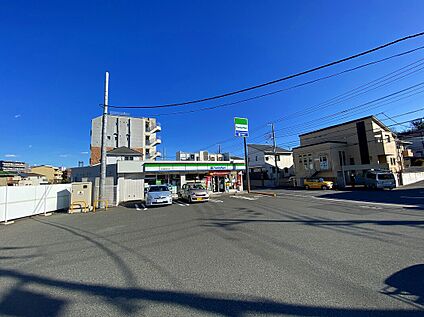 ファミリーマート横浜青葉新石川店 600ｍ