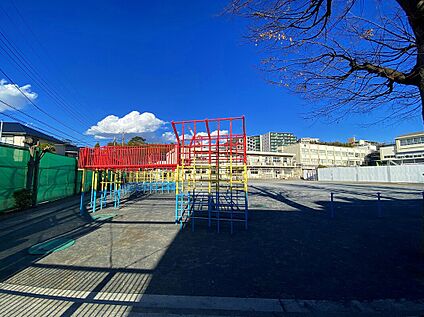 横浜市立山内小学校 270ｍ