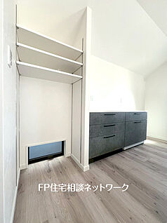 カップボード、棚板付きオープンスペース