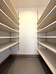 シューズインクローゼット付き玄関