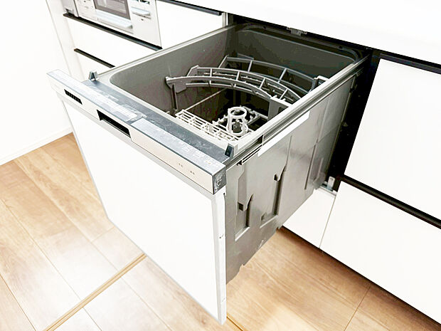 【食器洗浄乾燥機】あったらいいなの代表的な設備である食洗機。ビルトイン型なので、おさまりもよく、使い勝手も良好です。