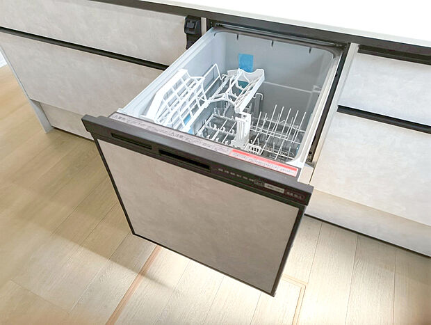 【食器洗浄乾燥機】あったらいいなの代表的な設備である食洗機。ビルトイン型なので、おさまりもよく、使い勝手も良好です。