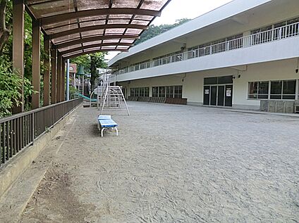 小机幼稚園 350m