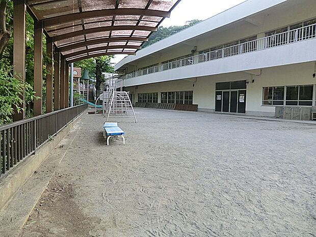 小机幼稚園(約350m)
