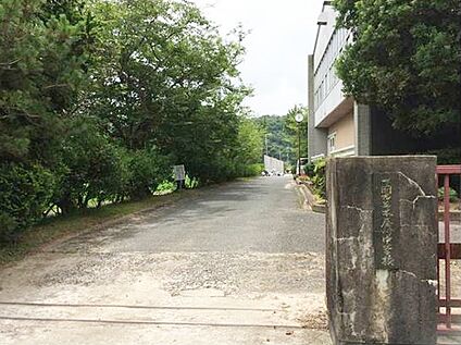 木屋川中学校 約1km(徒歩約14分)