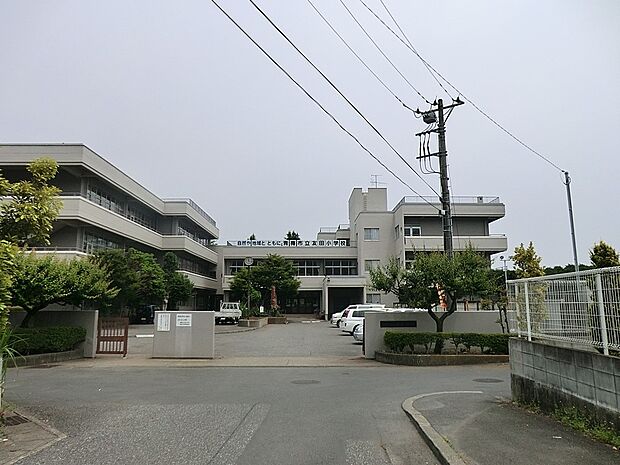 青梅市立友田小学校（約1,520m・徒歩19分）