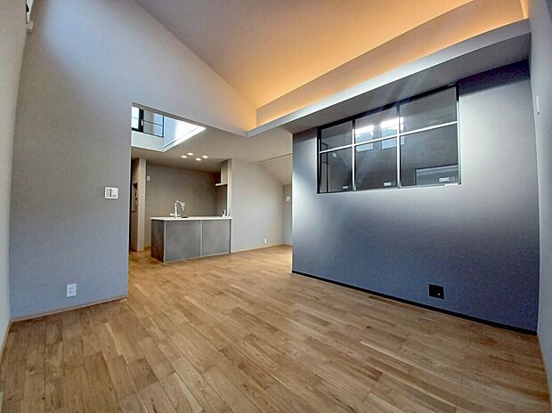 【１号棟LDK】
お洒落なデザイナーズ住宅