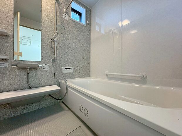 【浴室】
ゆったりくつろげる1坪タイプのバスルームには浴室暖房乾燥機完備♪