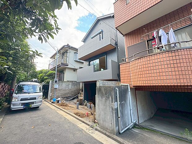 【前面道路含む現地写真】
全てが揃う吉祥寺は生活圏
