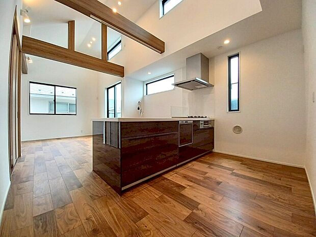 【LDK】リビング&ダイニングには嬉しい床暖房完備(令和7年5月23日撮影)