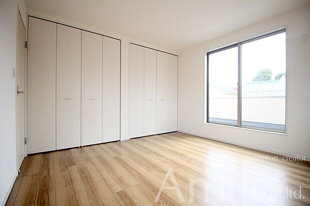 【建物施工の一例】■モデルハウスのご案内や、ショールームにてキッチン等水回り設備や、フローリング等の建材や外壁材の実物をご覧頂けます
■お気軽にお問合せ下さい