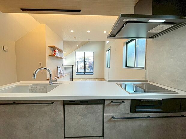 【施工例】■モデルハウスのご案内や、ショールームにてキッチン等水回り設備や、フローリング等の建材や外壁材の実物をご覧頂けます
■お気軽にお問合せ下さい