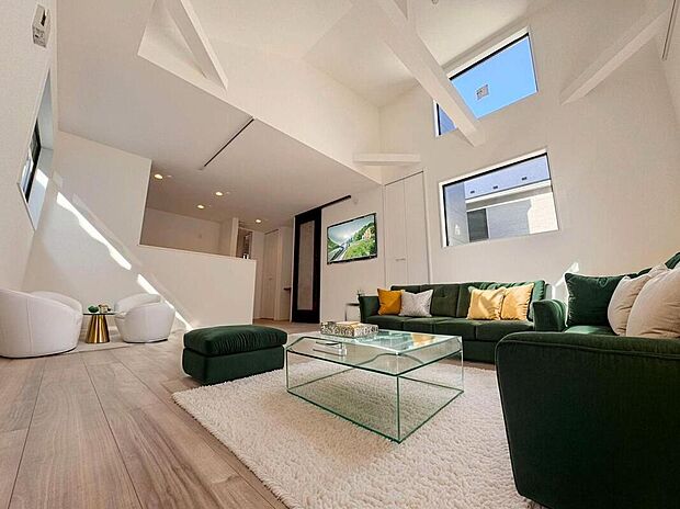 【LDK】南側の大きな窓から心地よい風とやわらかな日差しがたっぷり差し込む明るいリビングです♪家具はCGです♪