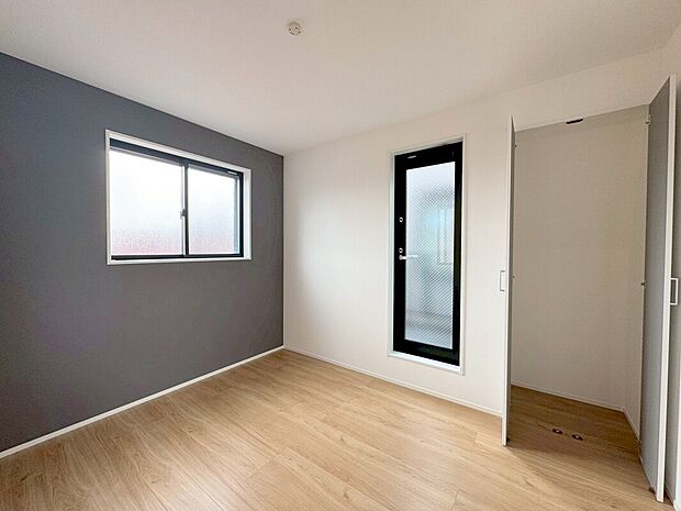 【D号棟洋室】全室2面採光、収納付きのお部屋でリモートワークや子供部屋にも最適です♪