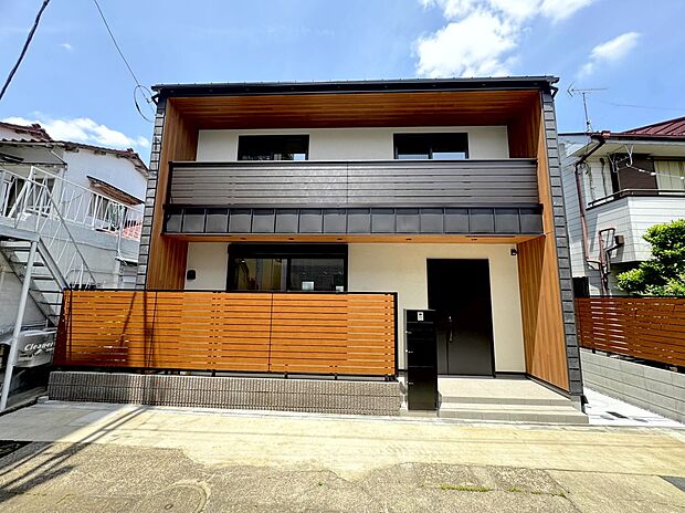 【弊社施工例】■モデルハウスのご案内や、ショールームにてキッチン等水回り設備や、フローリング等の建材や外壁材の実物をご覧頂けます
■お気軽にお問合せ下さい