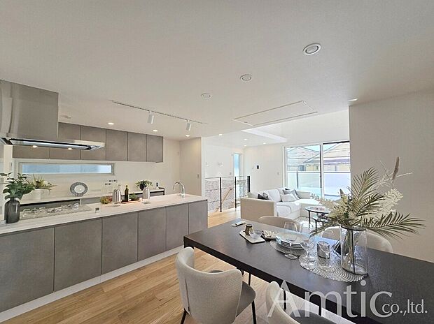 【施工例】
■モデルハウスのご案内や、ショールームにてキッチン等水回り設備や、フローリング等の建材や外壁材の実物をご覧頂けます
■お気軽にお問合せ下さい